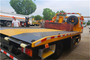 柯城附近拖车电话号码服务